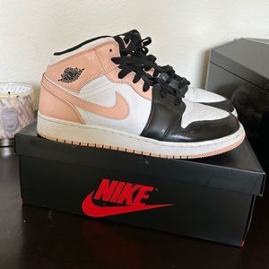 Air Jordan 1 Mid 'Crimson Tint'